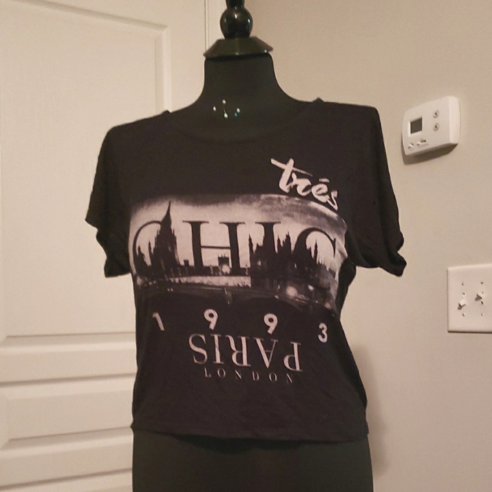 Loose Tres Chic Black Crop Too